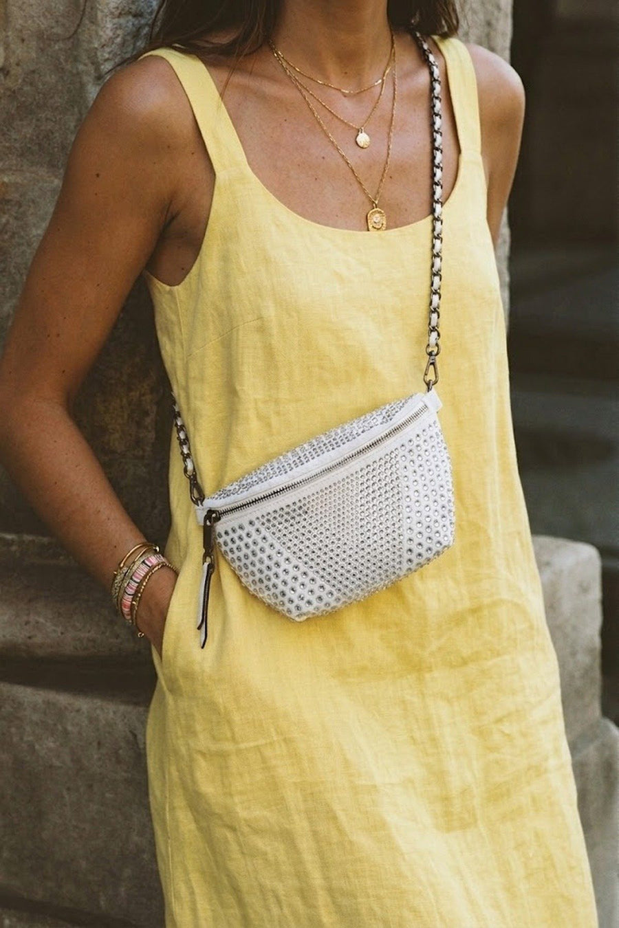 Woman White Chain Strap Crossbody Bag