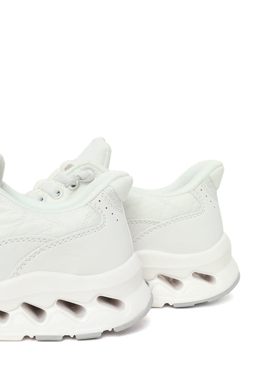 Kadın Beyaz Bağcıklı Kalın Tabanlı Sneaker