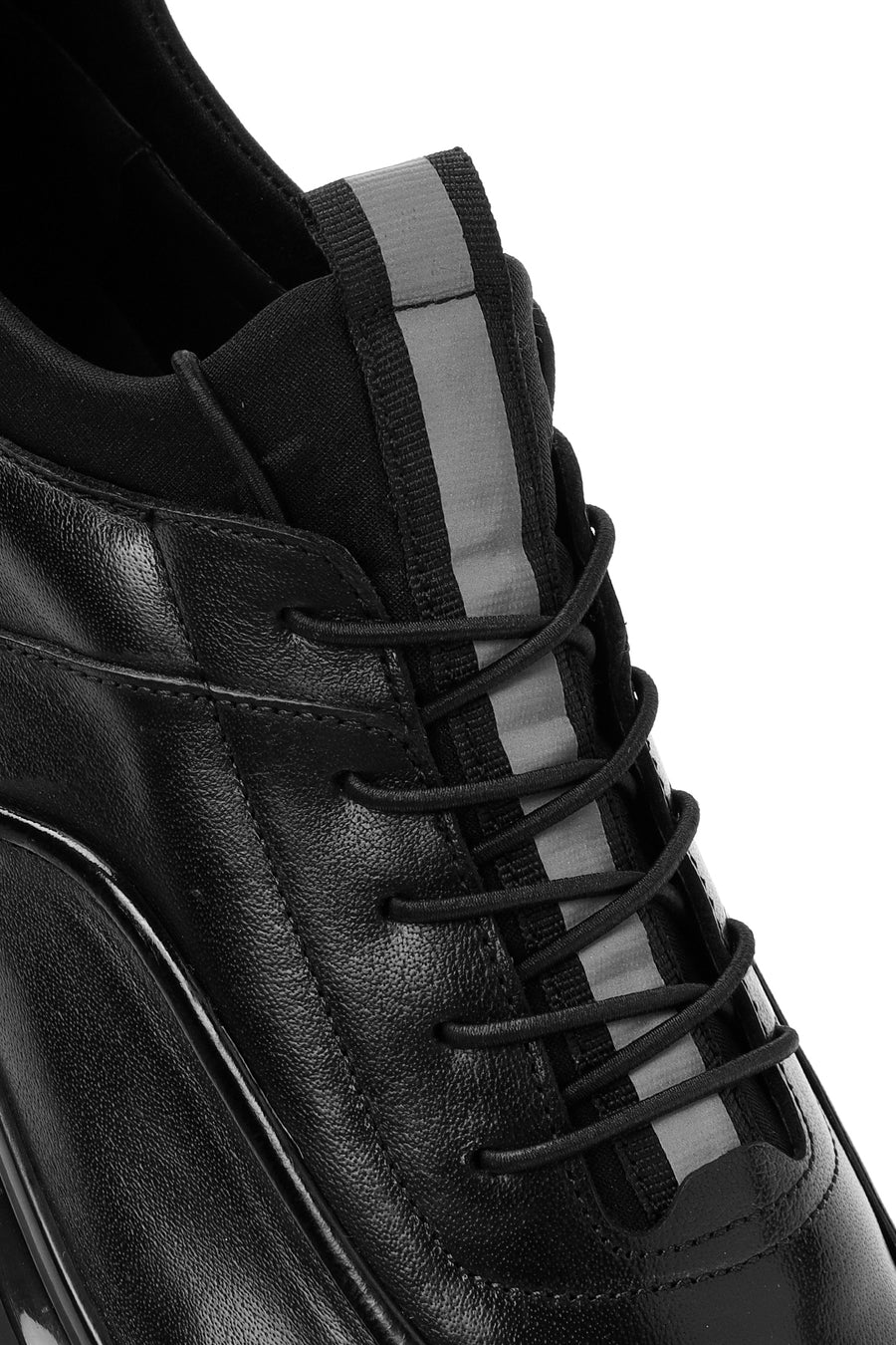 Men's Black Lace-Up Leather Casual Sneaker