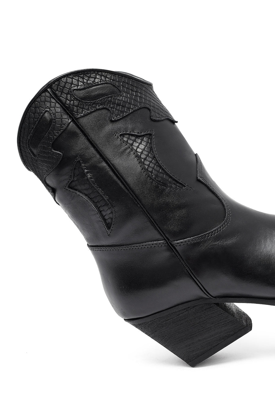 Woman Black Short Chunky Heel Leather Cowboy Boots