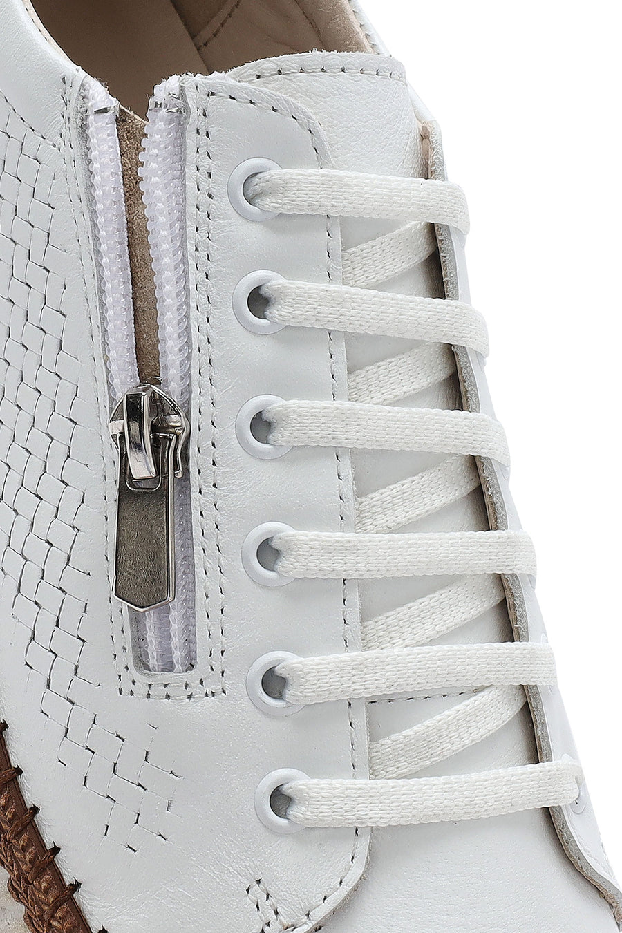 Woman White Lace-Up Leather Sneaker