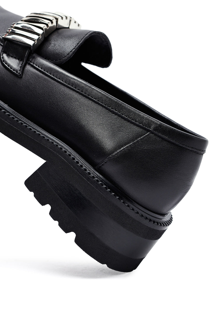 Kadın Siyah Aksesuarlı Deri Maskülen Loafer