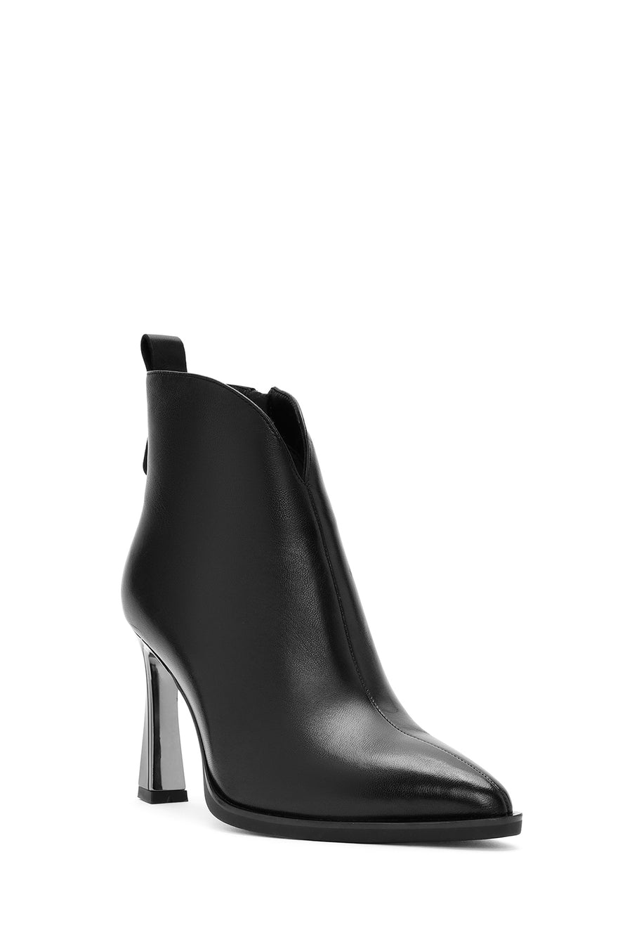Woman Black Zip Closure Heeled Leather Boots