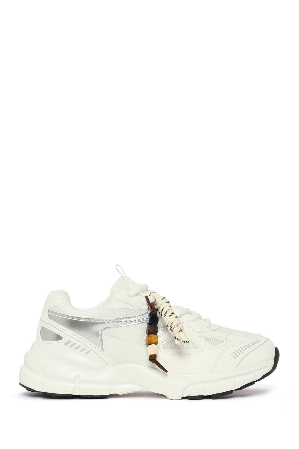 Kadın Beyaz Bağcıklı Kalın Tabanlı Charmlı Sneaker