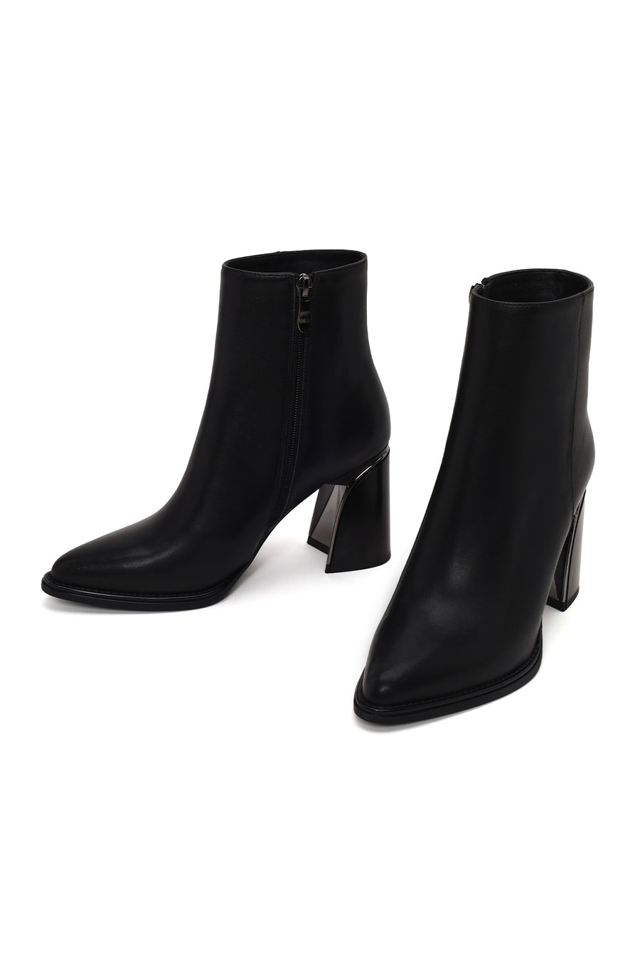 Woman Black Chunky Heeled Zip Closure Leather Boots
