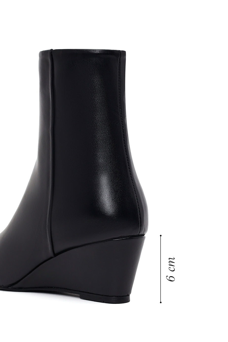 Woman Black Zip Closure Wedge-Heel Leather Boots
