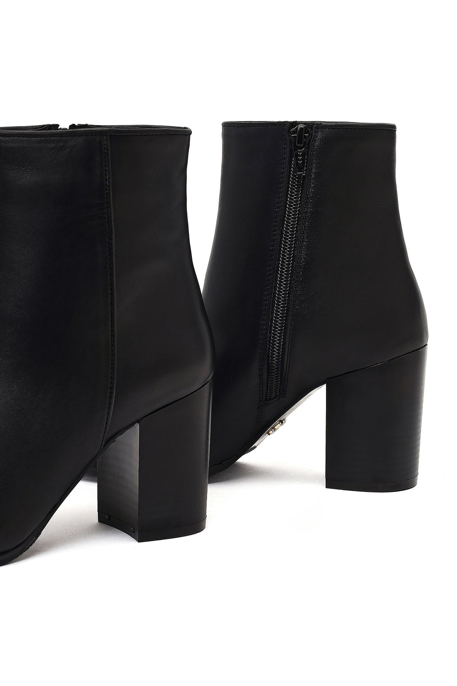 Woman Black Zip Closure Thick-Heeled Leather Boots