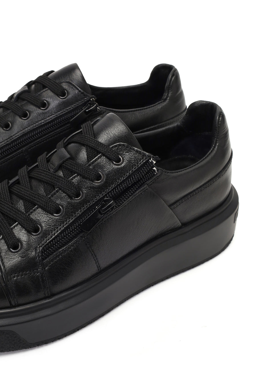 Men's Black Lace-Up Thick-Soled Leather Sneaker