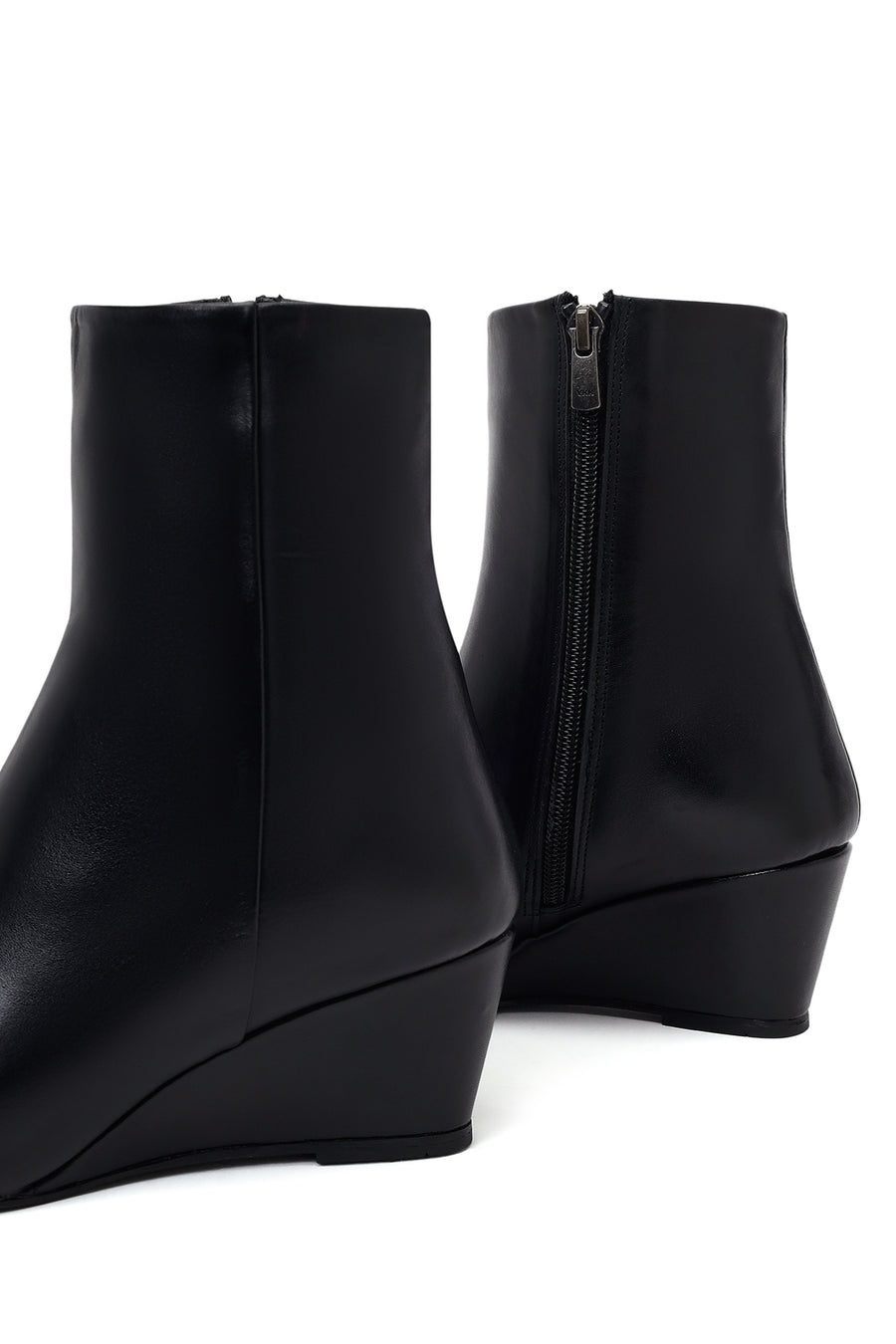 Woman Black Zip Closure Wedge-Heel Leather Boots