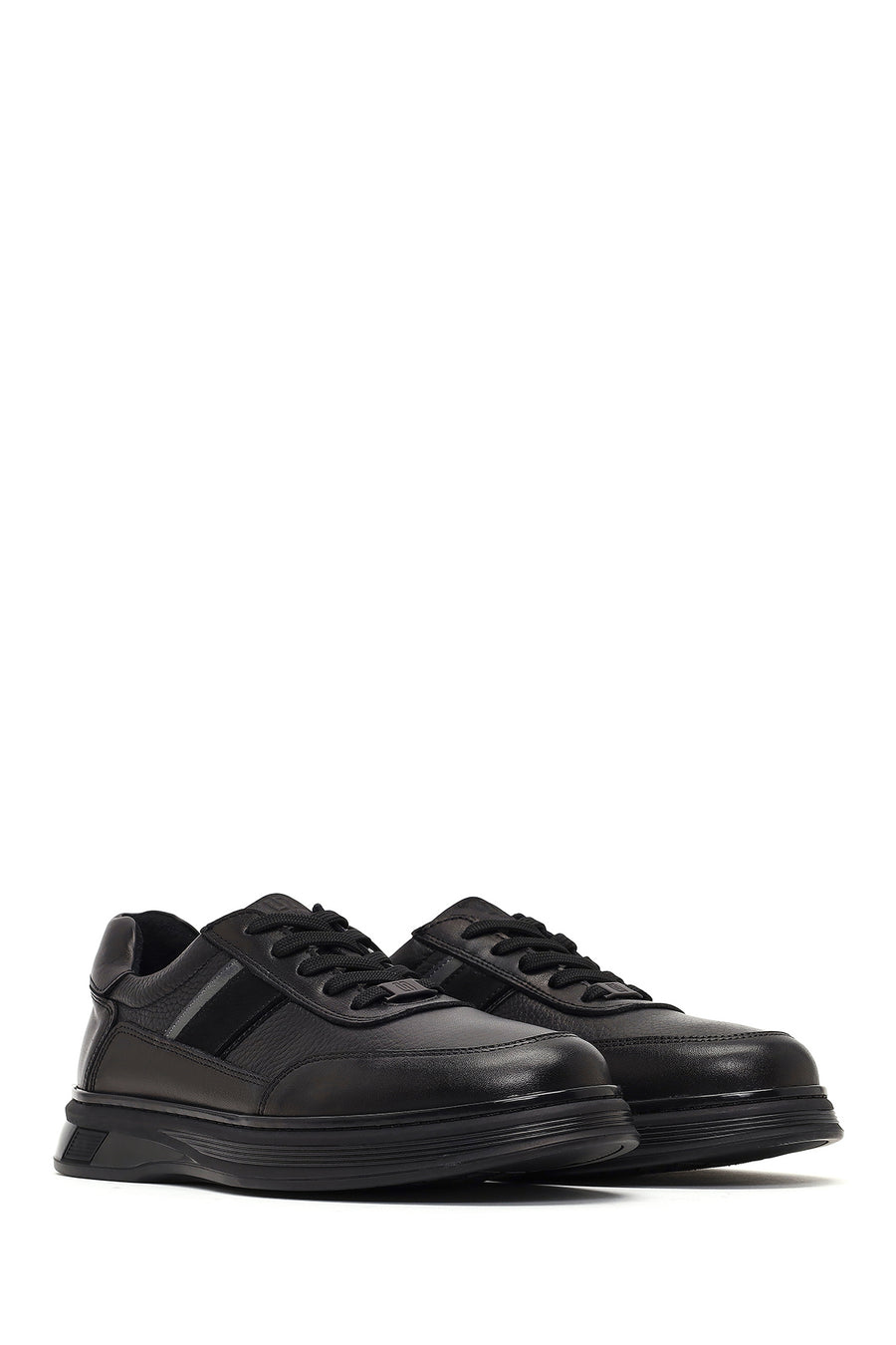 Men's Black Lace-Up Leather Casual Sneaker