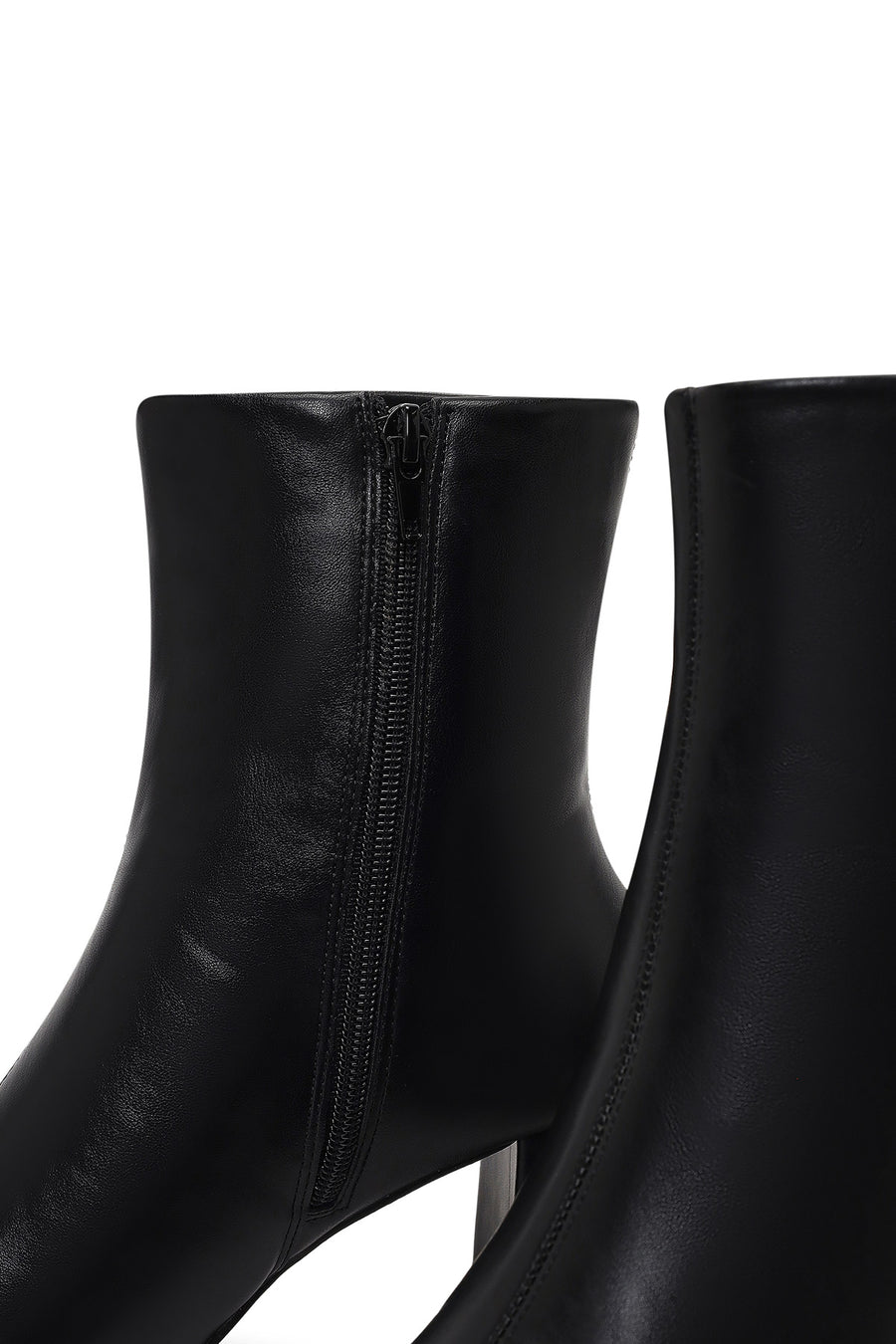 Woman Black Zip Closure Chunky-Heeled Boots