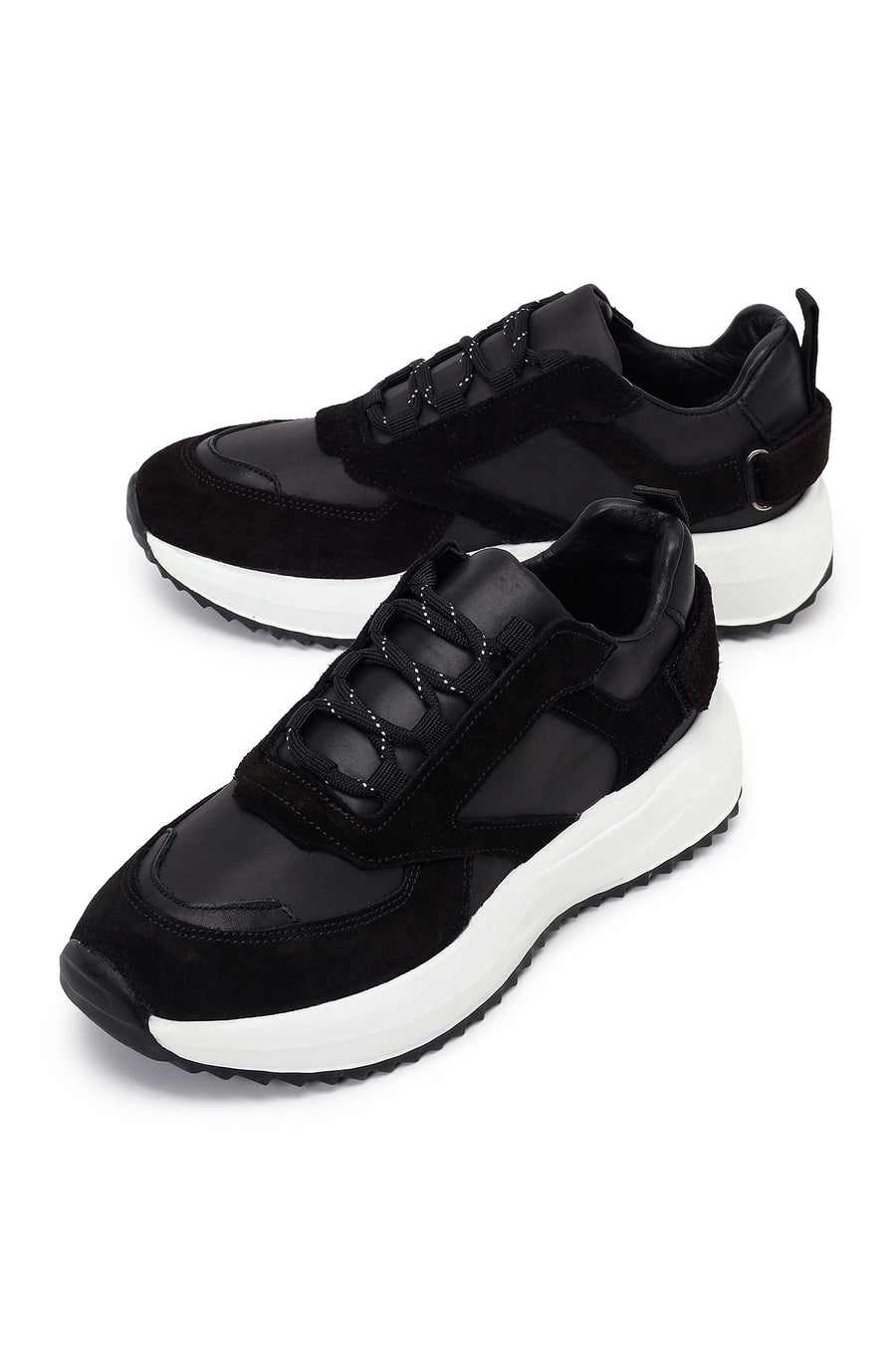 Kadın Siyah Bağcıklı Kalın Tabanlı Deri Sneaker
