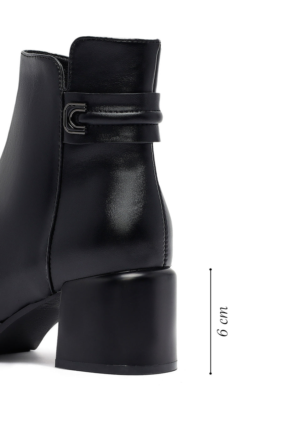 Woman Black Zippered Thick Heel Boots