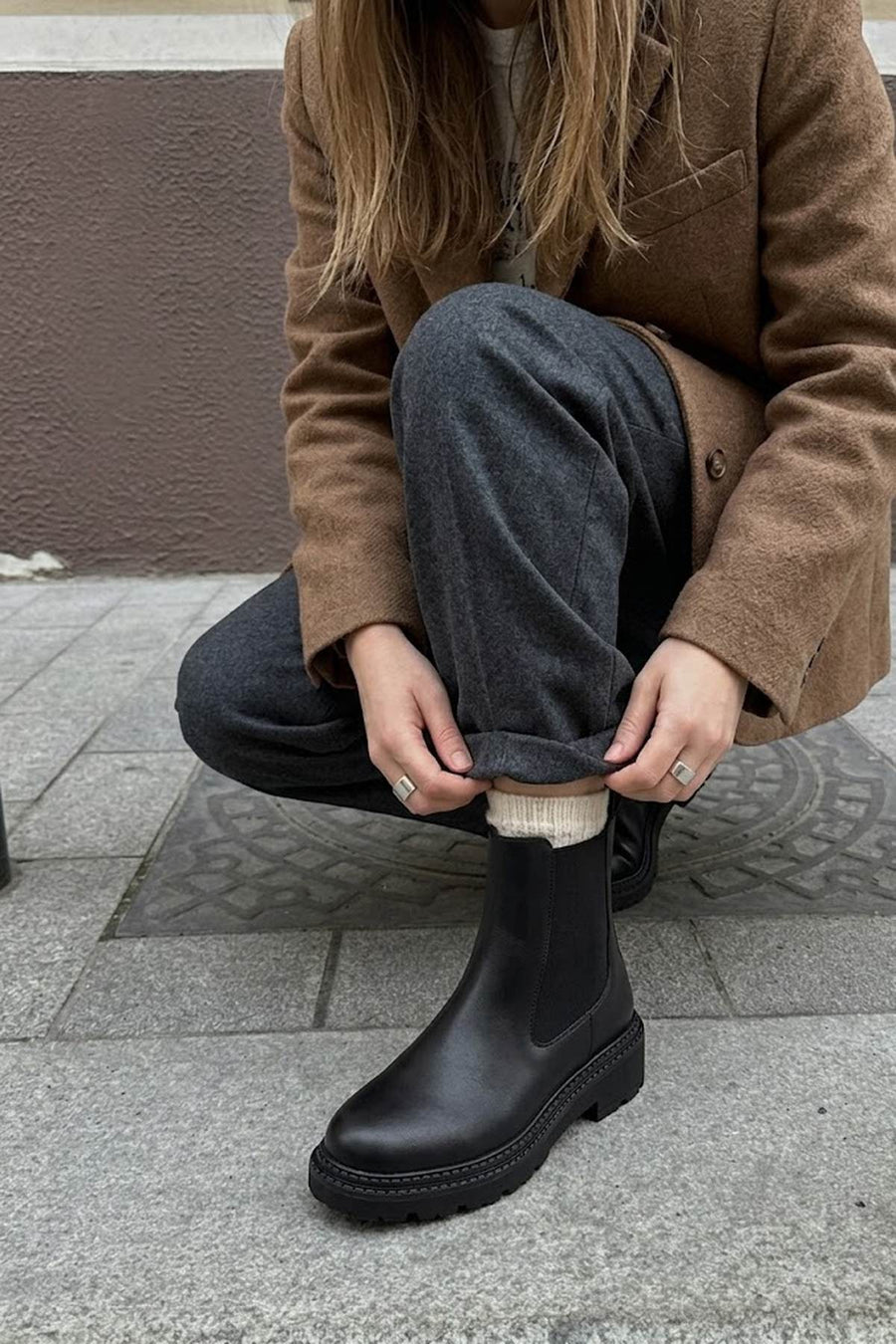 Woman Black Thick-Soled Chelsea Boots