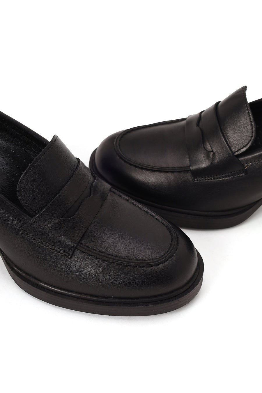 Woman Black Chunky-Heeled Leather Masculine Loafer