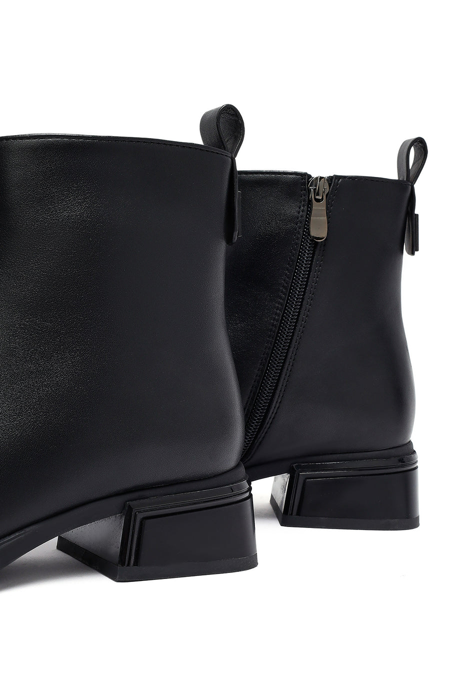 Woman Black Zip Closure Boots