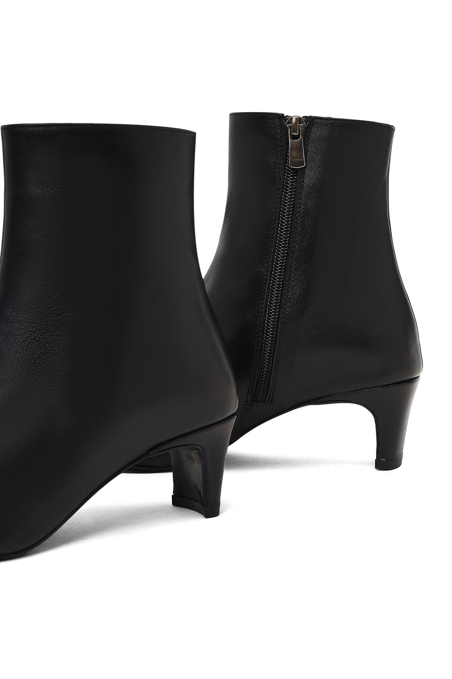 Woman Black Zip Closure Thick-Heeled Leather Boots