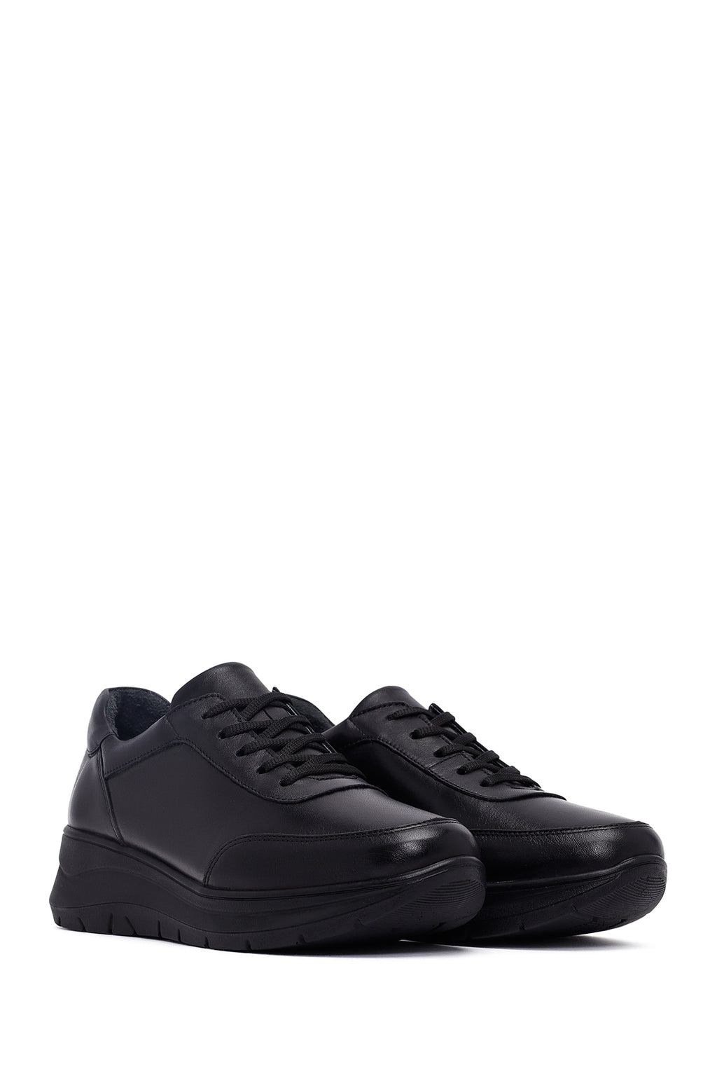Kadın Siyah Bağcıklı Kalın Tabanlı Deri Sneaker