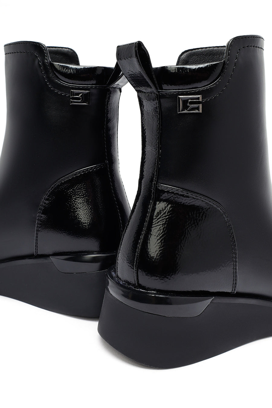 Woman Black Zippered Wedge Heeled Boots