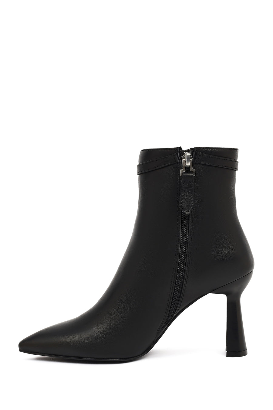 Woman Black Zip Closure Heeled Leather Boots