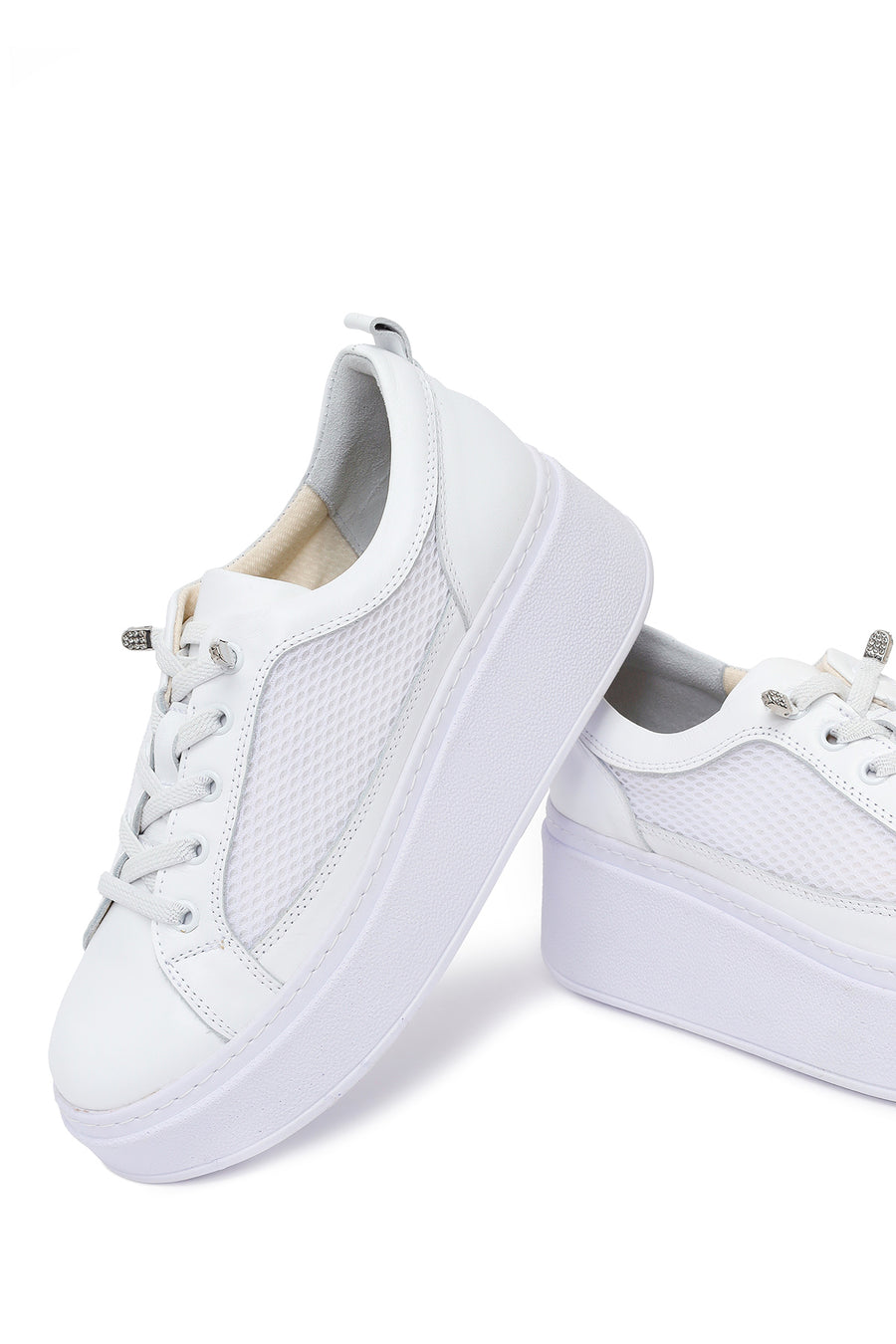 Kadın Beyaz Bağcıklı Kalın Tabanlı Deri Sneaker