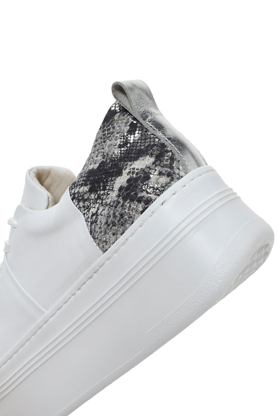 Kadın Beyaz Kalın Tabanlı Bağcıklı Deri Sneaker