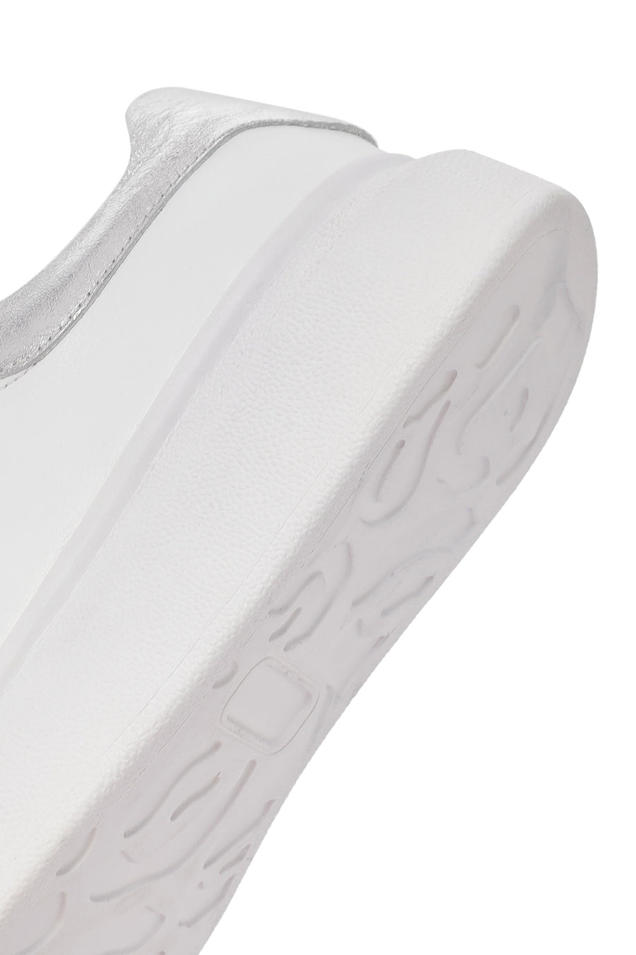 Kadın Beyaz Bağcıklı Kalın Tabanlı Deri Sneaker