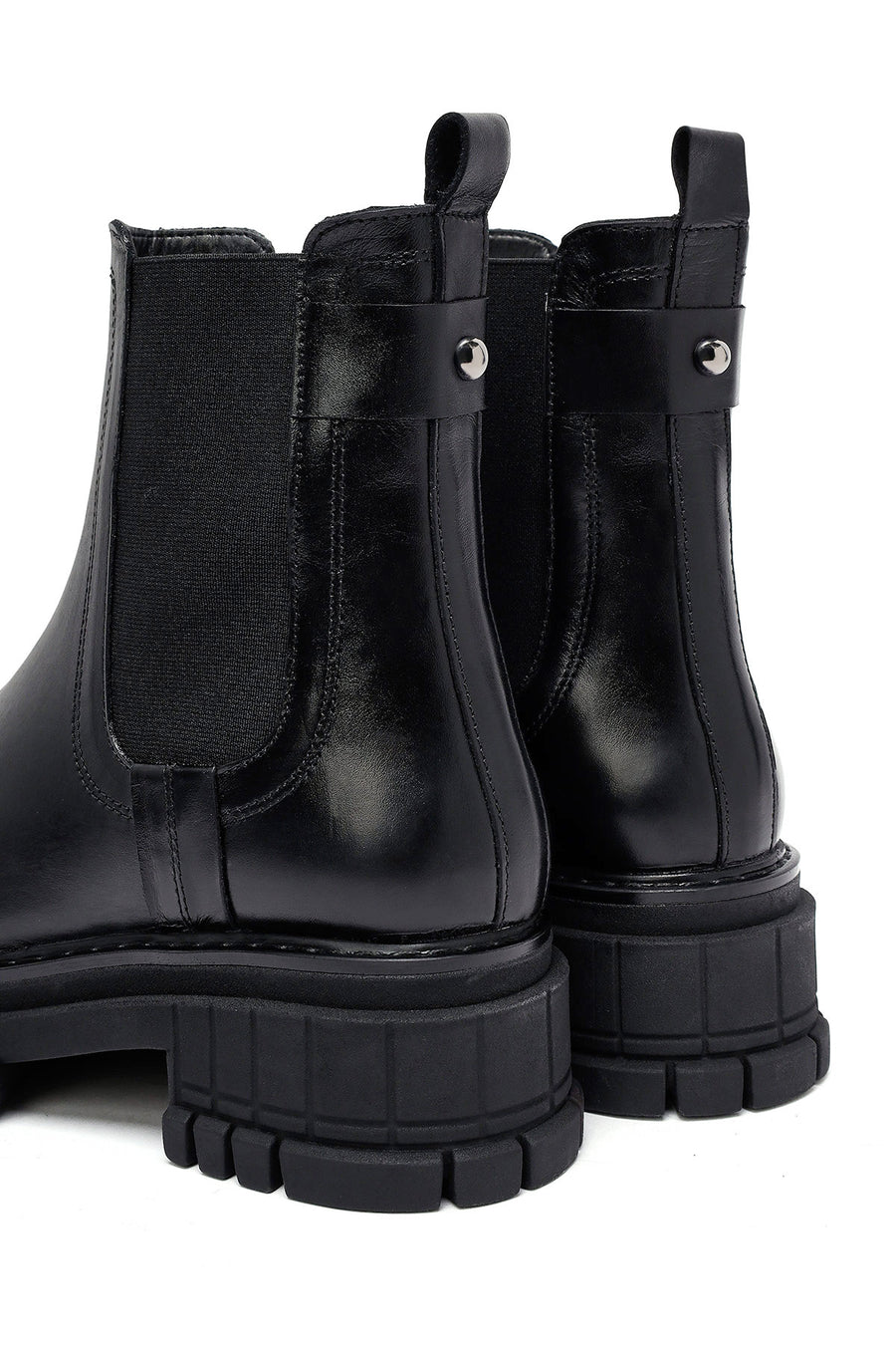 Woman Black Thick Sole Leather Chelsea Boots