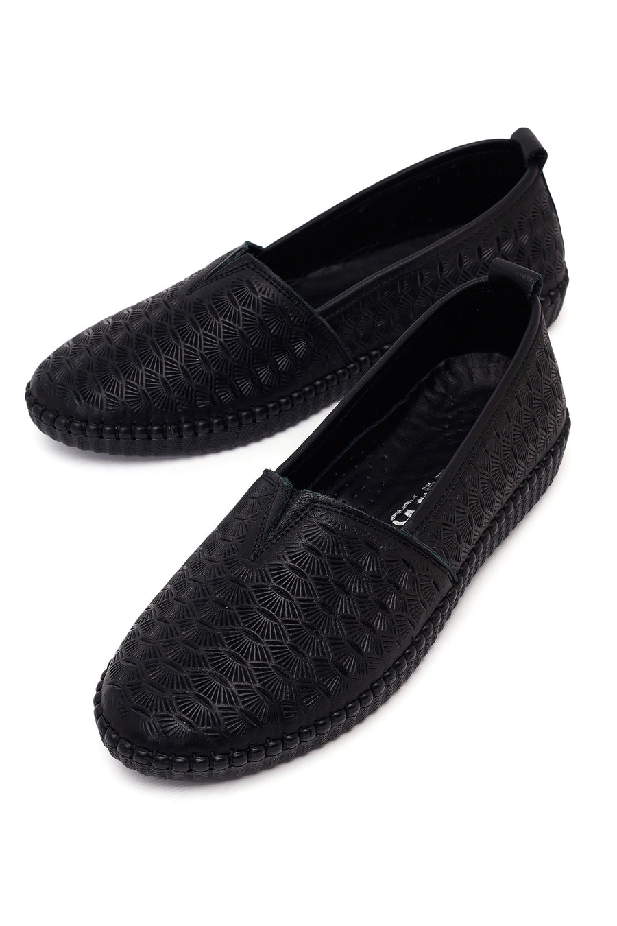 Woman Black Leather Comfort Loafer