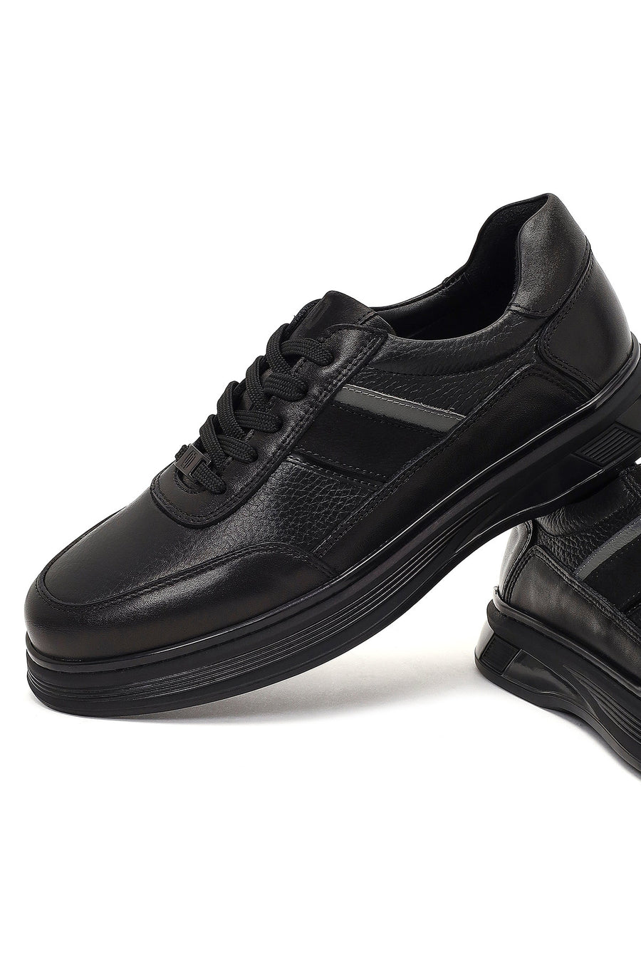 Men's Black Lace-Up Leather Casual Sneaker