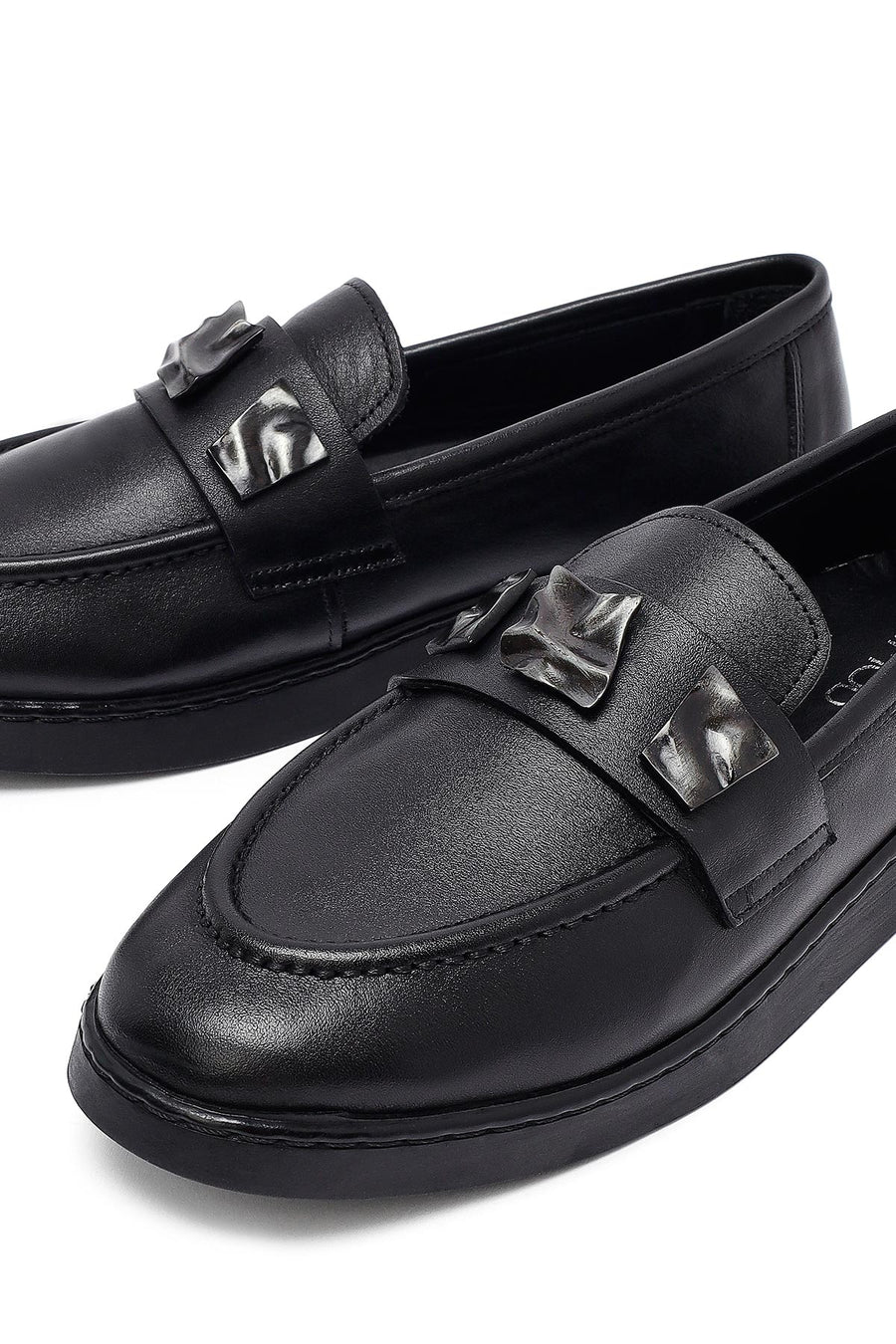 Woman Black Buckle Leather Loafer