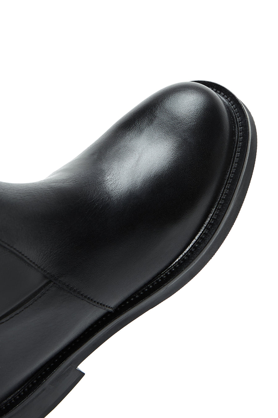 Woman Black Zippered Leather Boat
