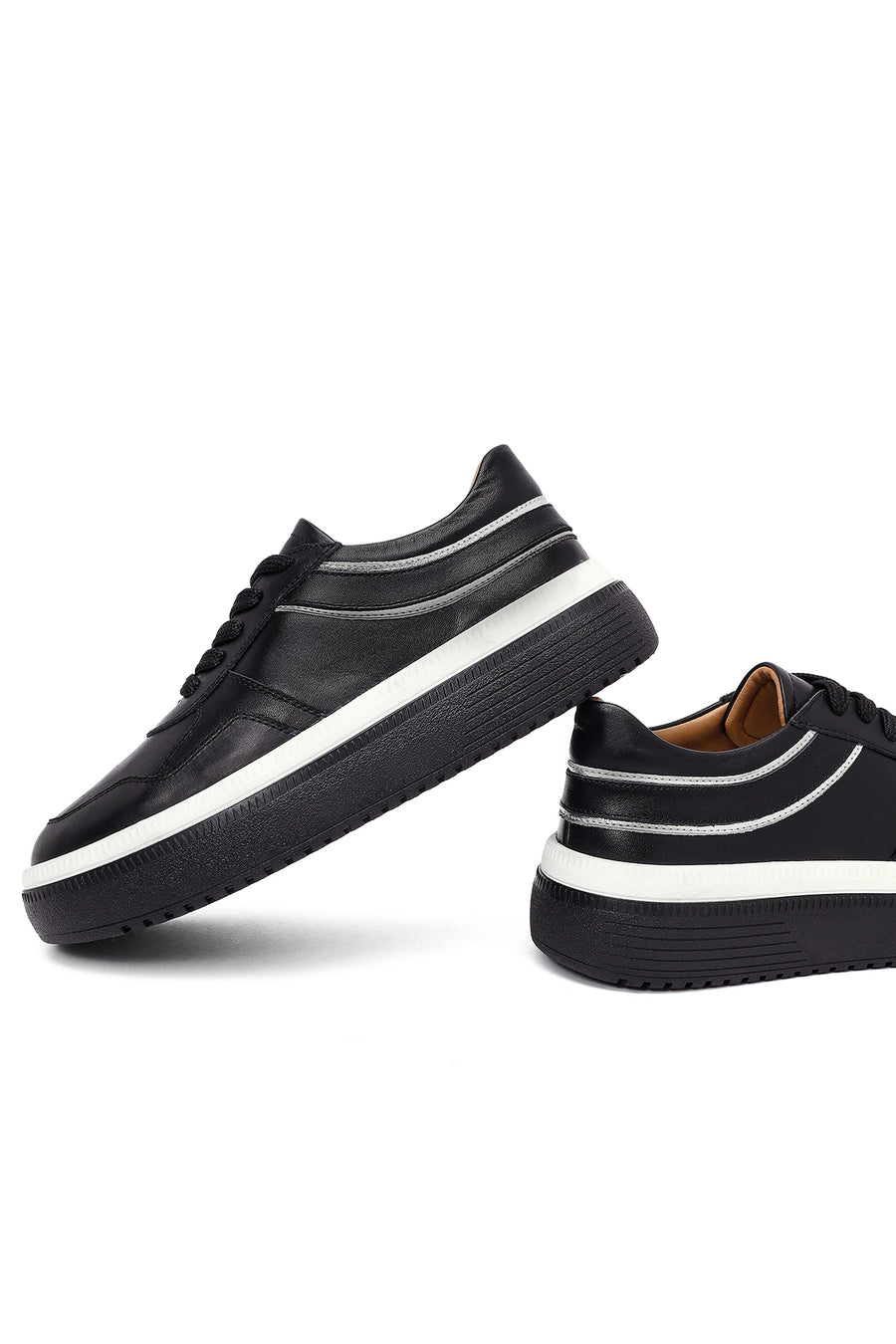 Kadın Siyah Bağcıklı Kalın Tabanlı Deri Sneaker