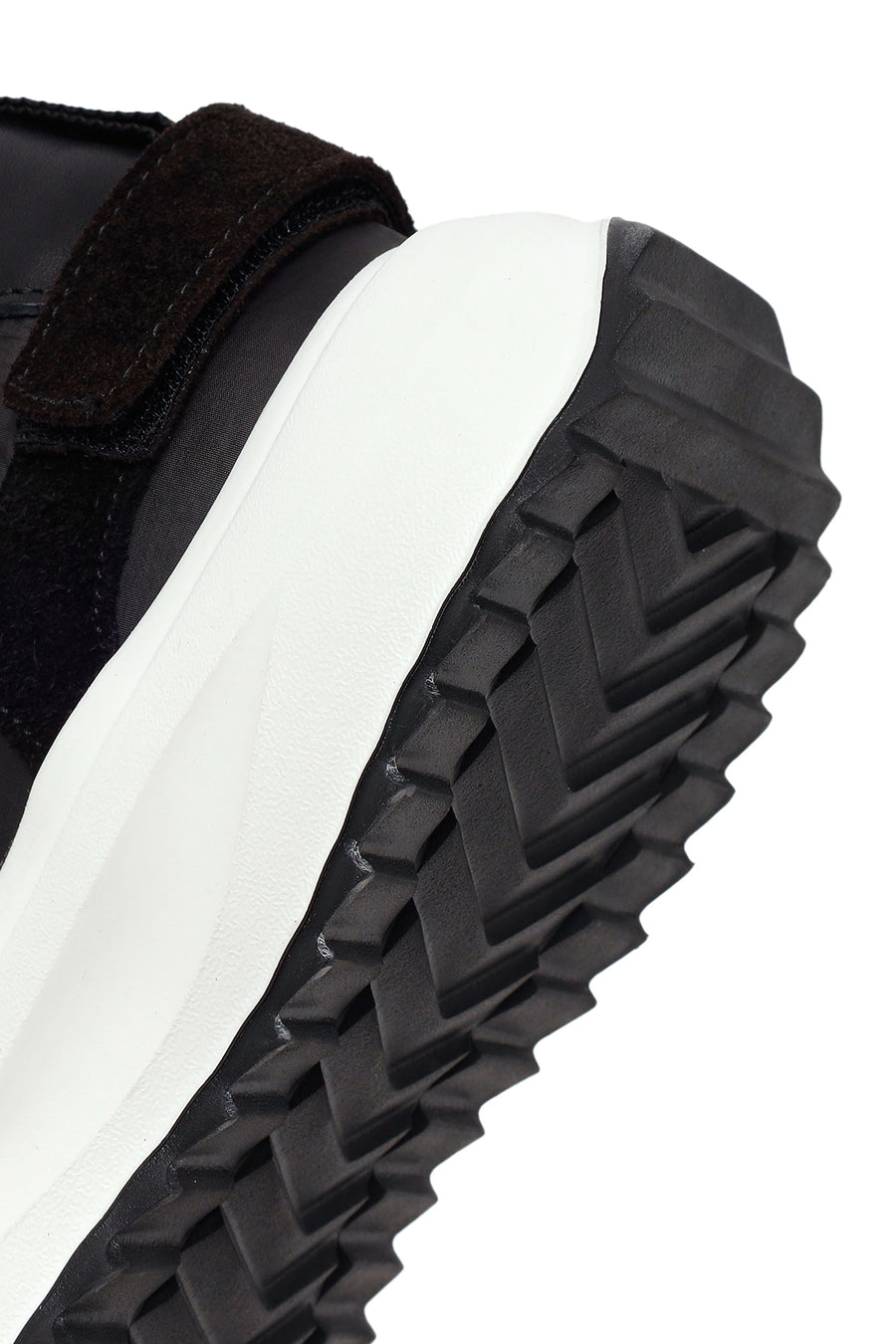 Kadın Siyah Bağcıklı Kalın Tabanlı Deri Sneaker