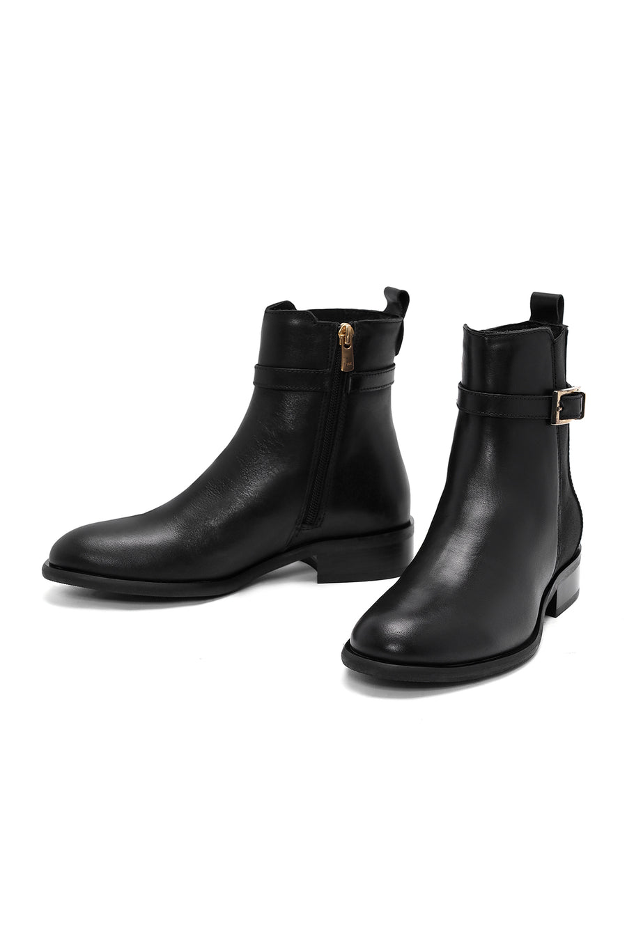 Woman Black Zippered Leather Boat