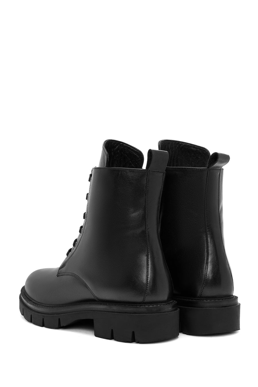 Woman Black Zippered Leather Boat