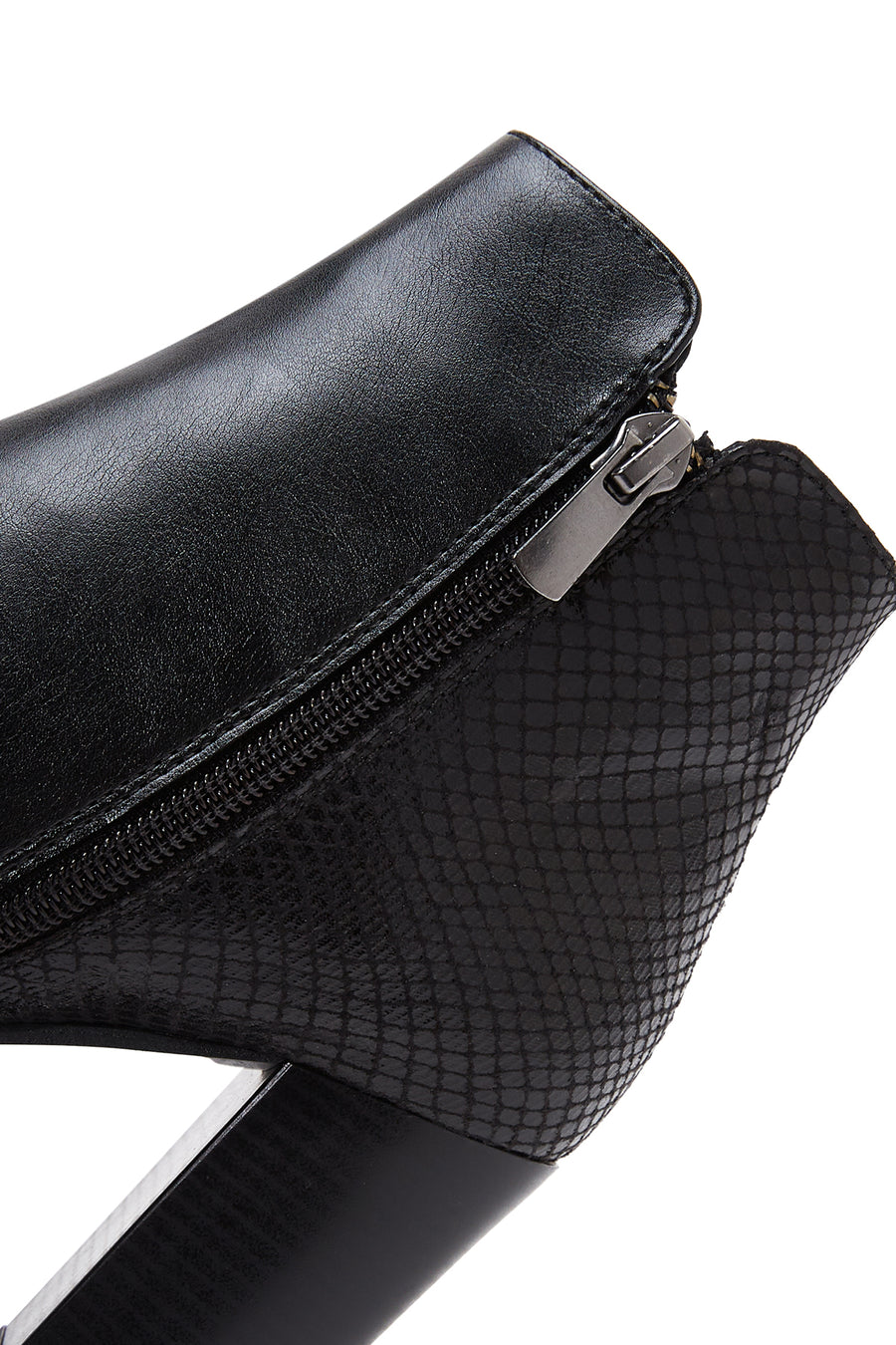 Women's Black Zippered Classic Heeled Boots