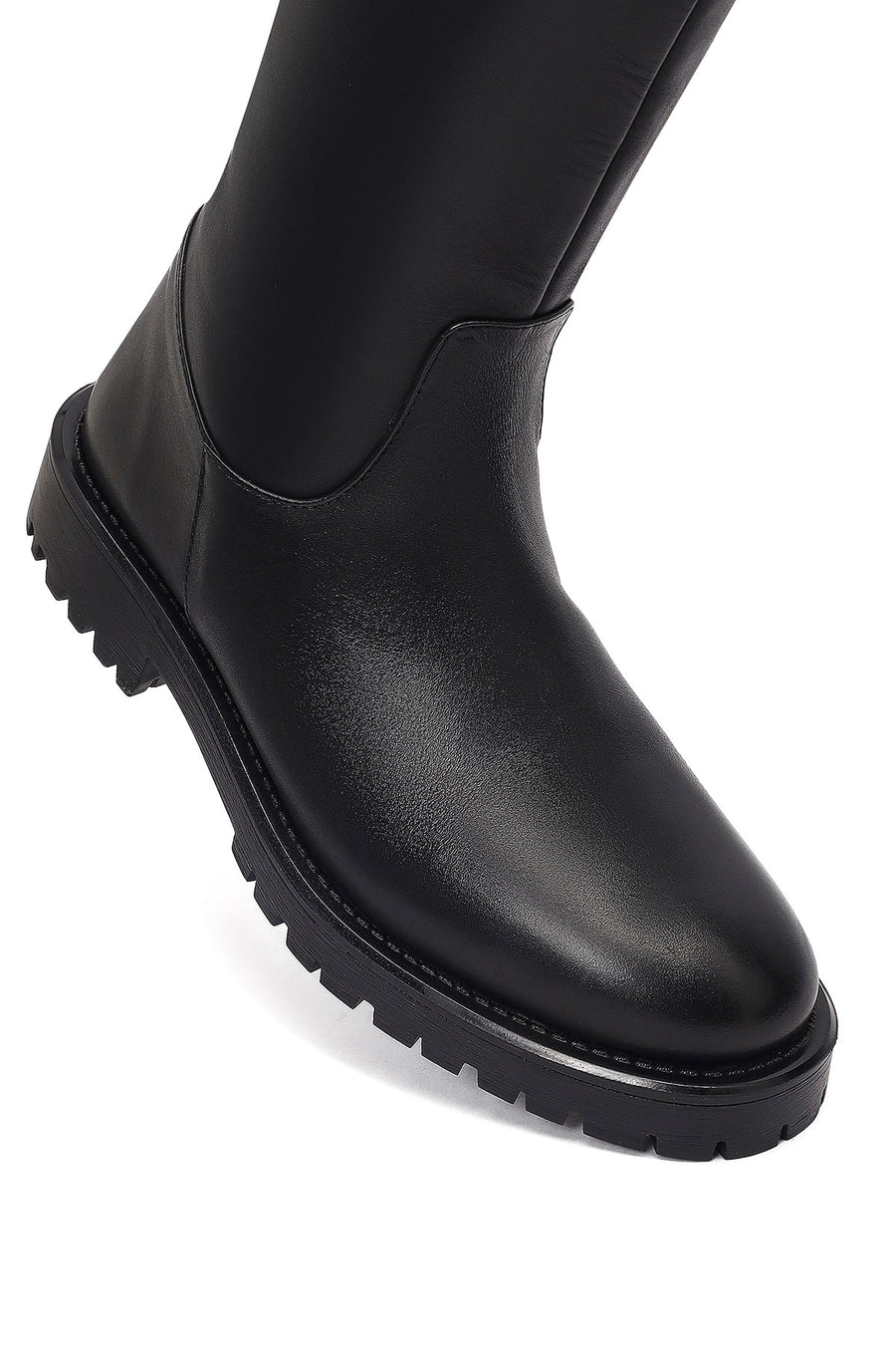 Woman Black Zippered Leather Boot