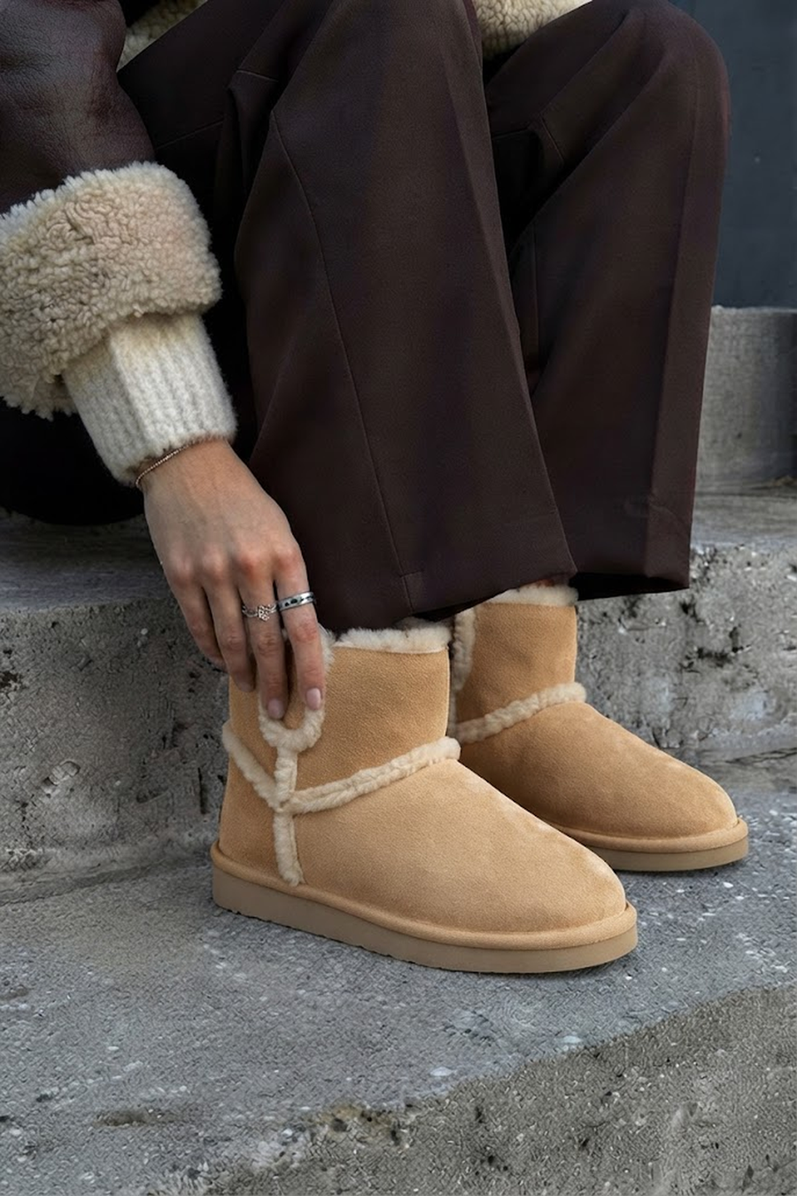 Woman Light Mink Suede Teddy Boots