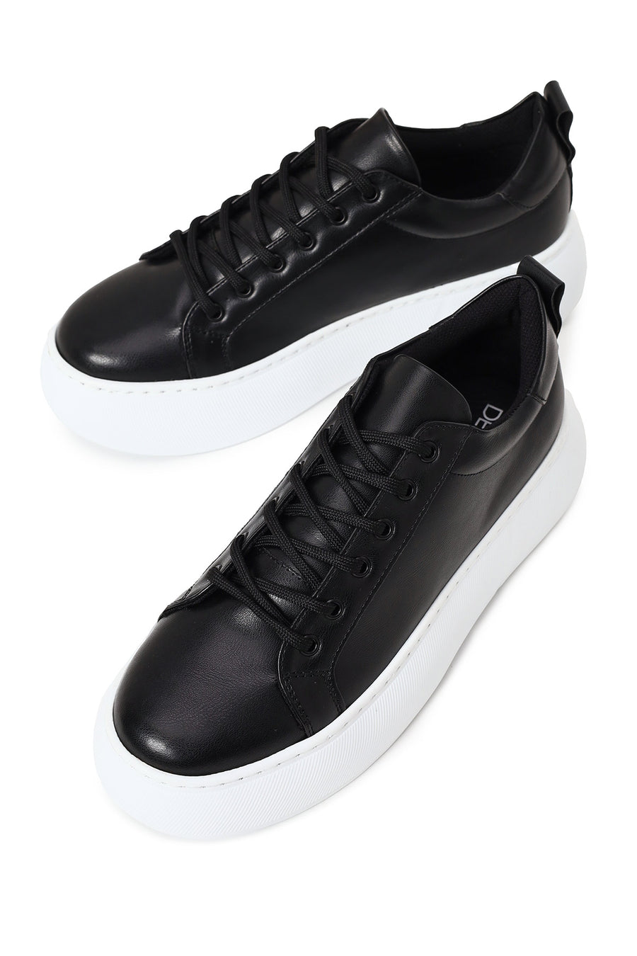 Woman Black Lace-Up Chunky Sneaker