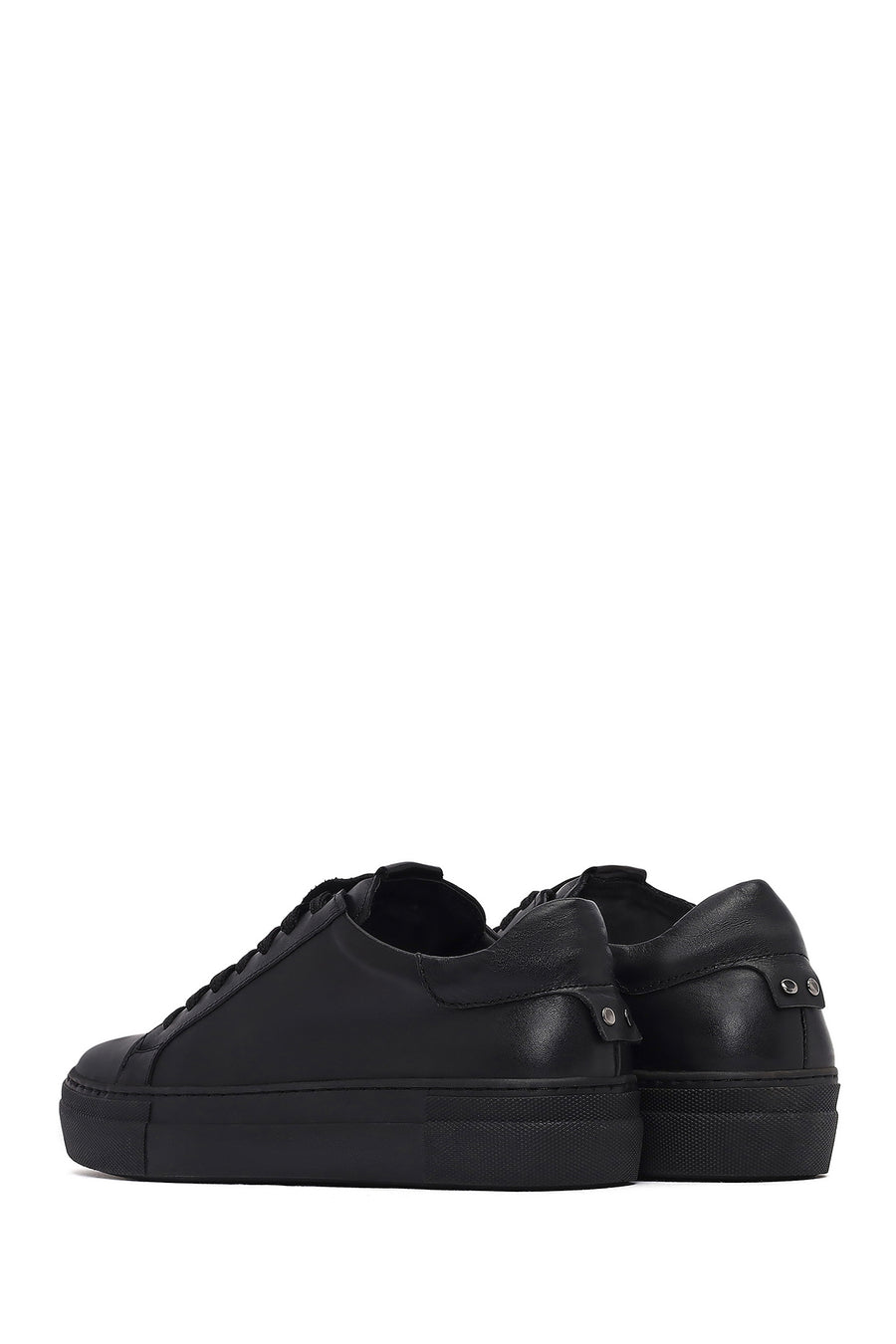 Woman Black Laced Leather Sneakers
