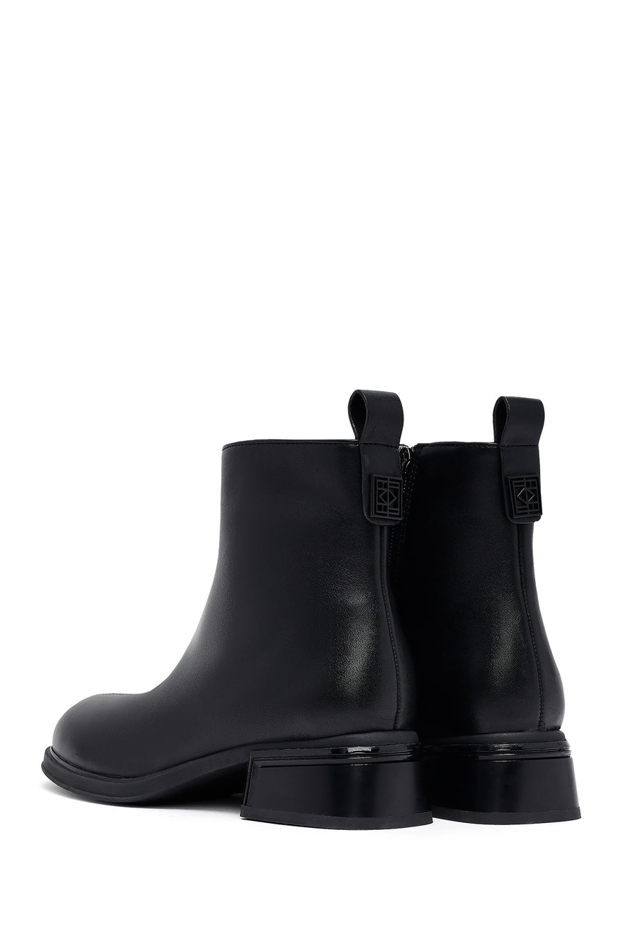 Woman Black Zip Closure Boots