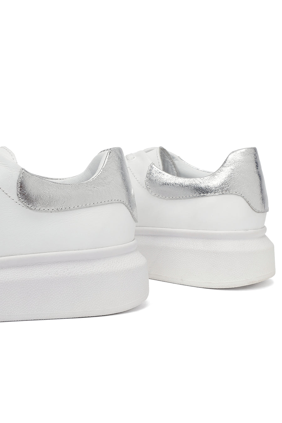 Kadın Beyaz Bağcıklı Kalın Tabanlı Deri Sneaker