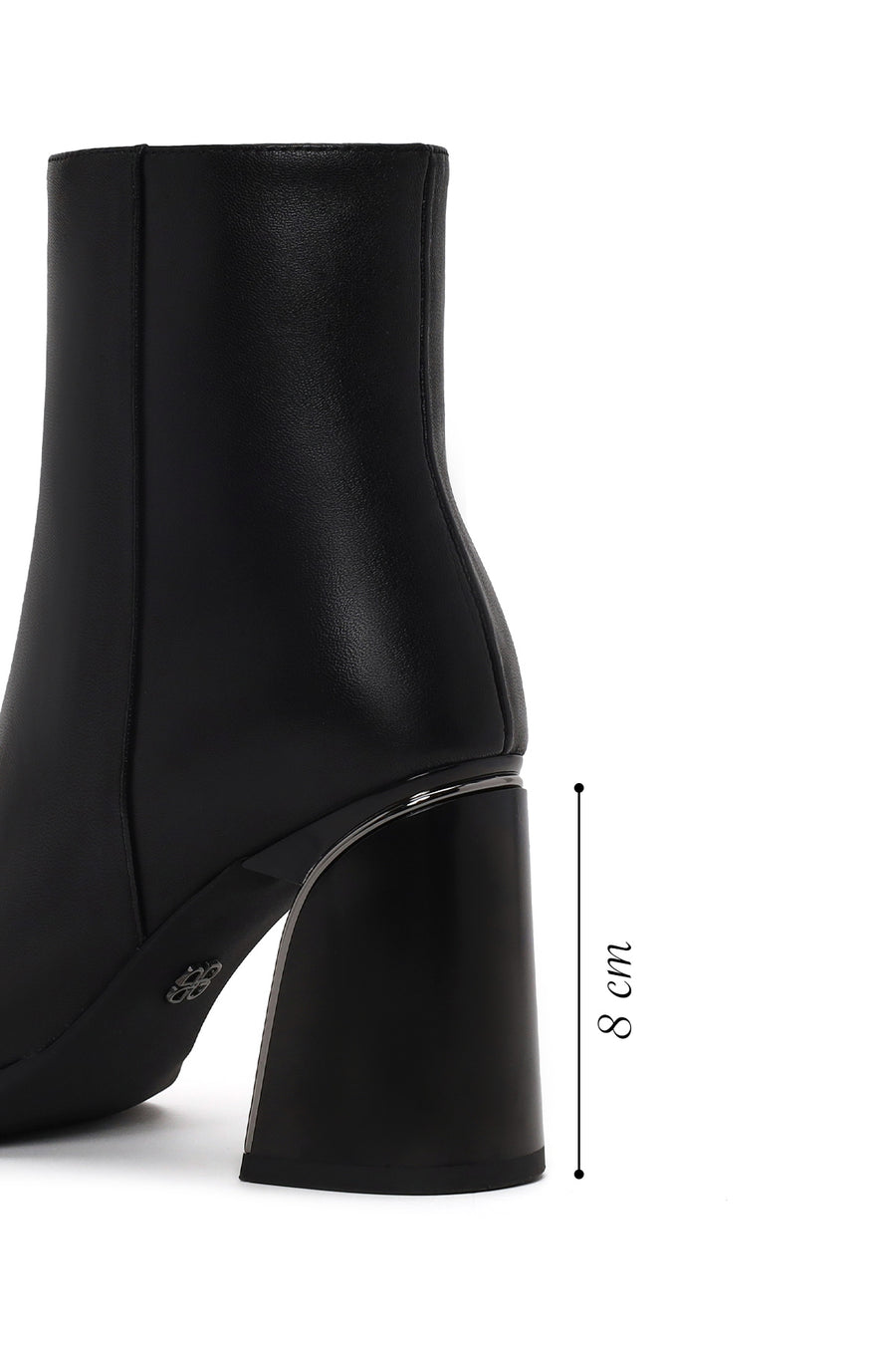 Woman Black Chunky Heeled Zip Closure Leather Boots