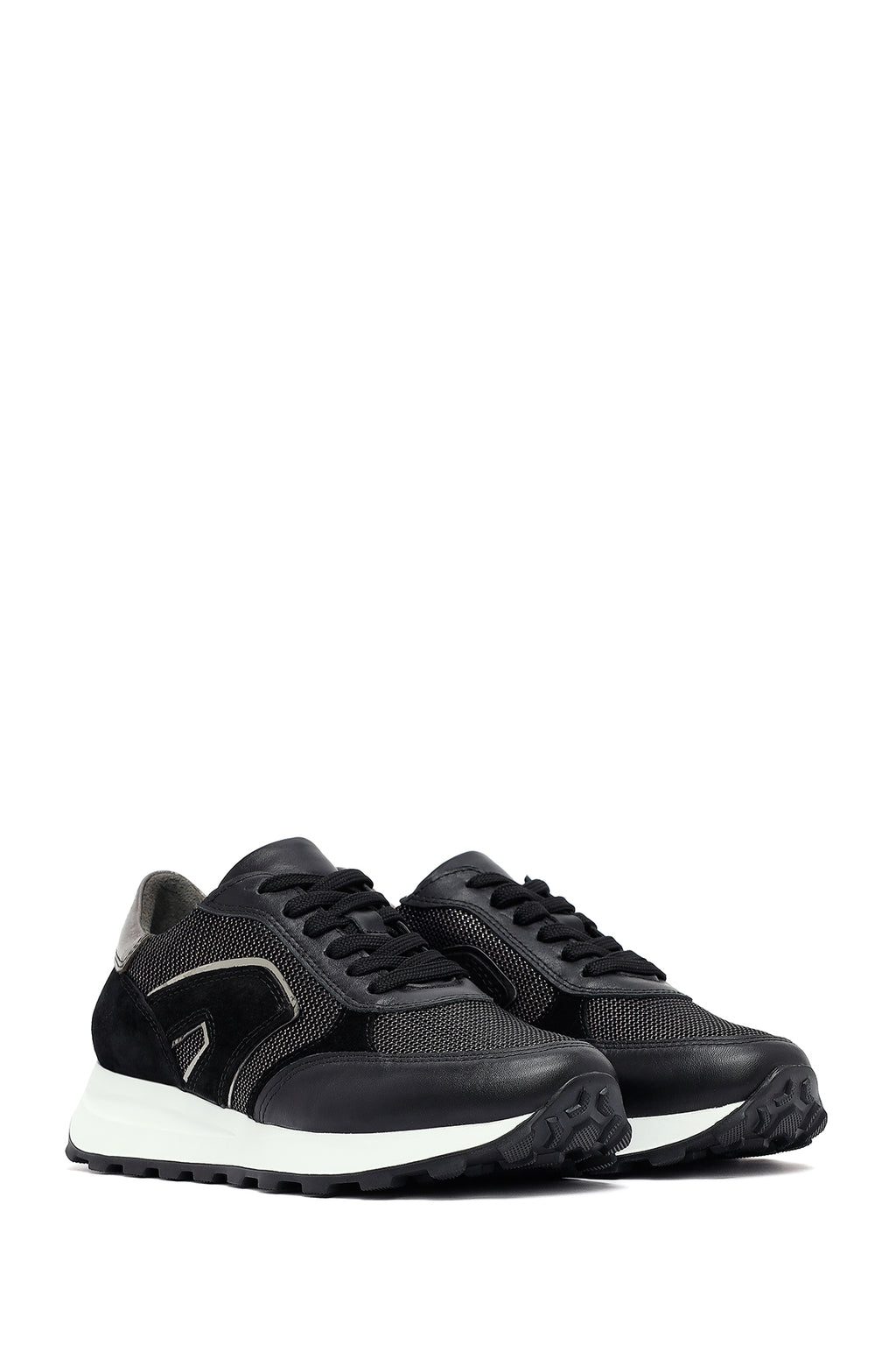 Kadın Siyah Bağcıklı Kalın Tabanlı Deri Sneaker