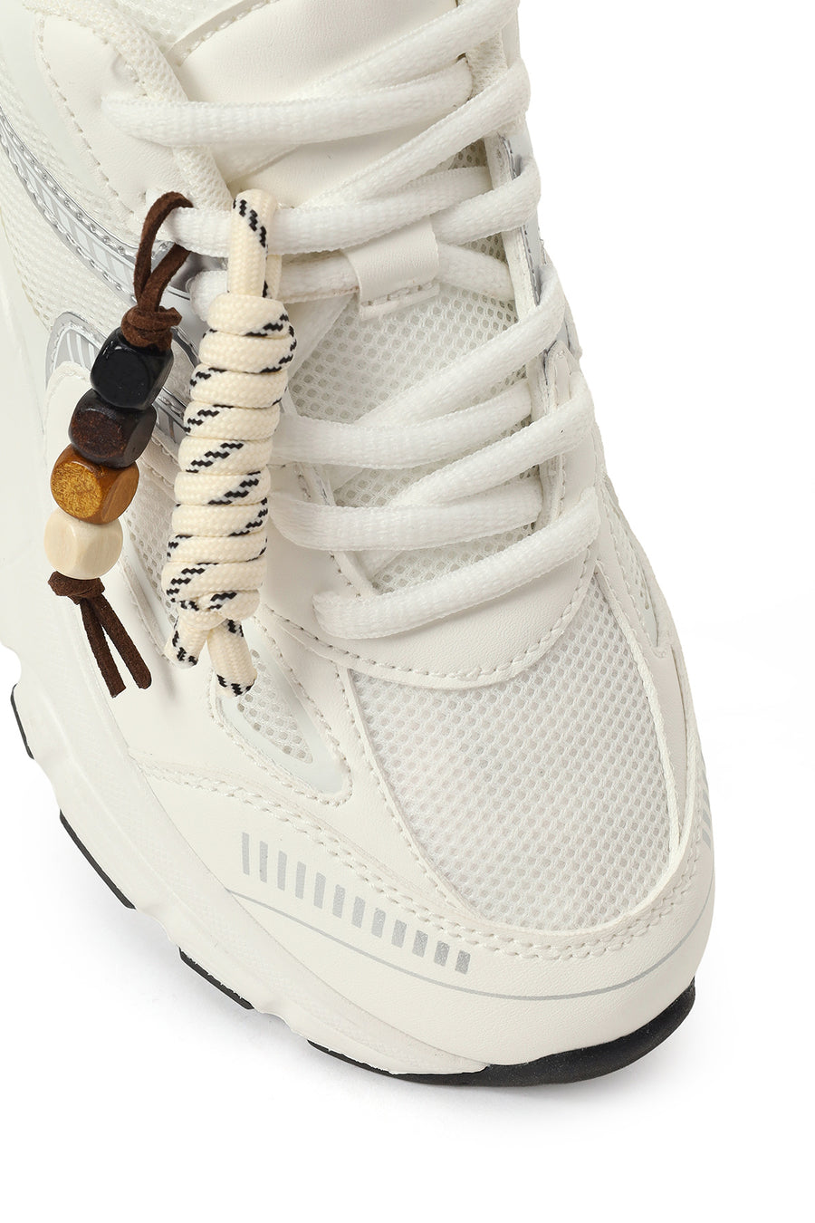 Kadın Beyaz Bağcıklı Kalın Tabanlı Charmlı Sneaker