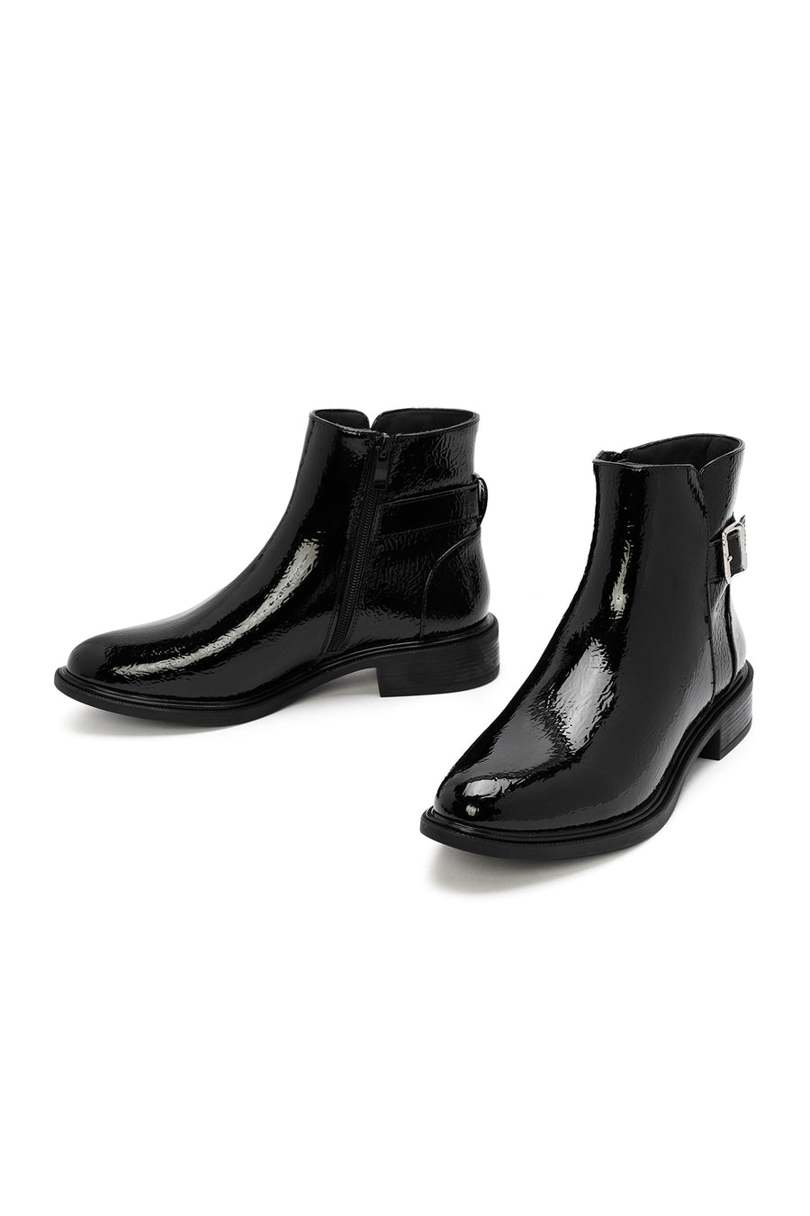 Woman Black Zippered Patent Leather Boots