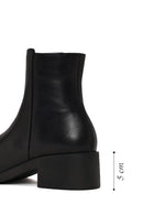 Woman Black Zip Closure Short Thick-heeled Leather Boots | Derimod
