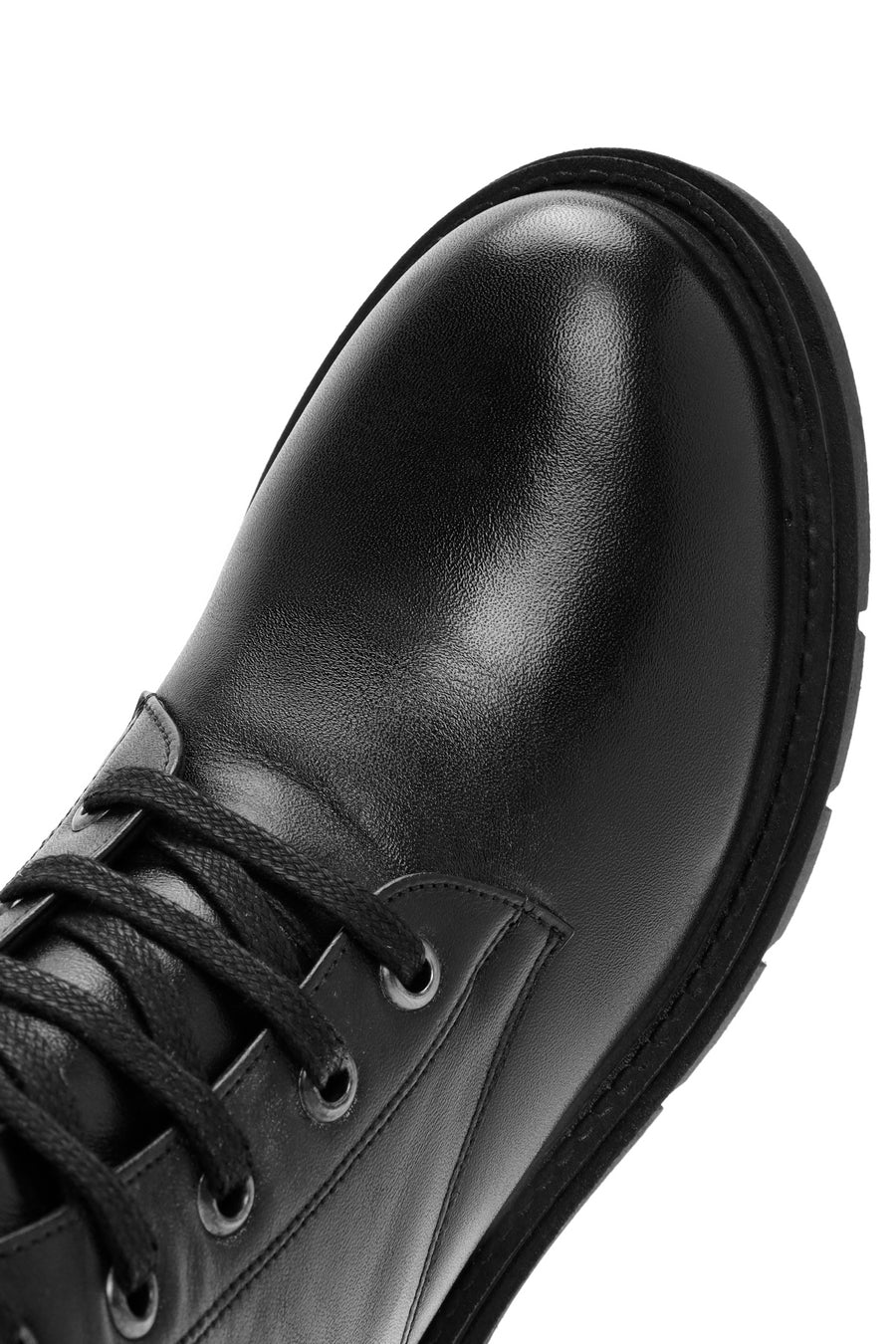 Woman Black Zippered Leather Boat
