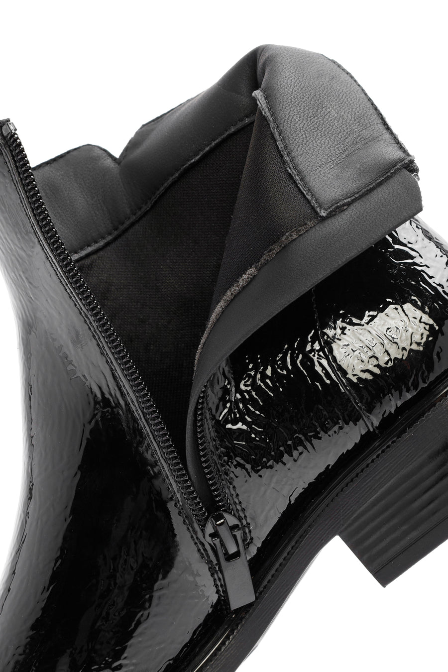 Woman Black Zippered Patent Leather Boots